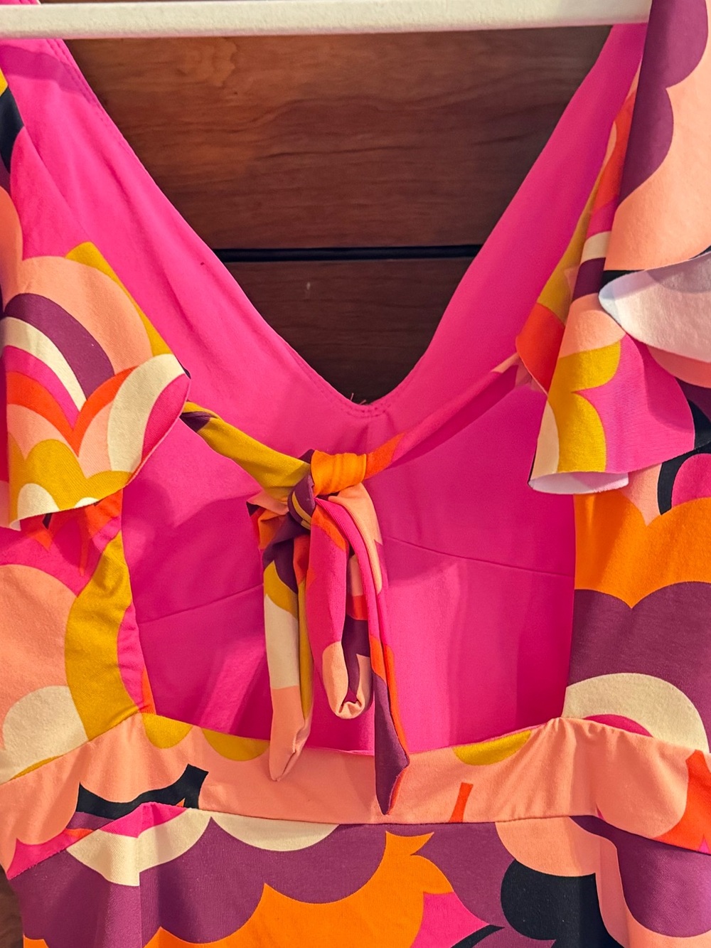 Trina Turk Fan Faire Sz 6 Ruffled Plunge One-Piece Swimsuit Pink Orange NWT - Picture 4 of 9